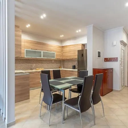 Al Centro Ii スタブロス