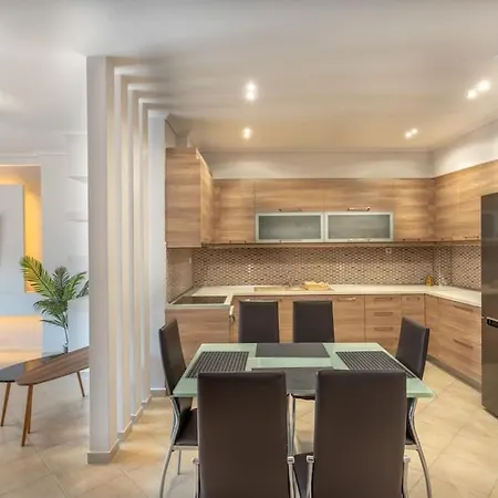 Al Centro Ii * ستافروس